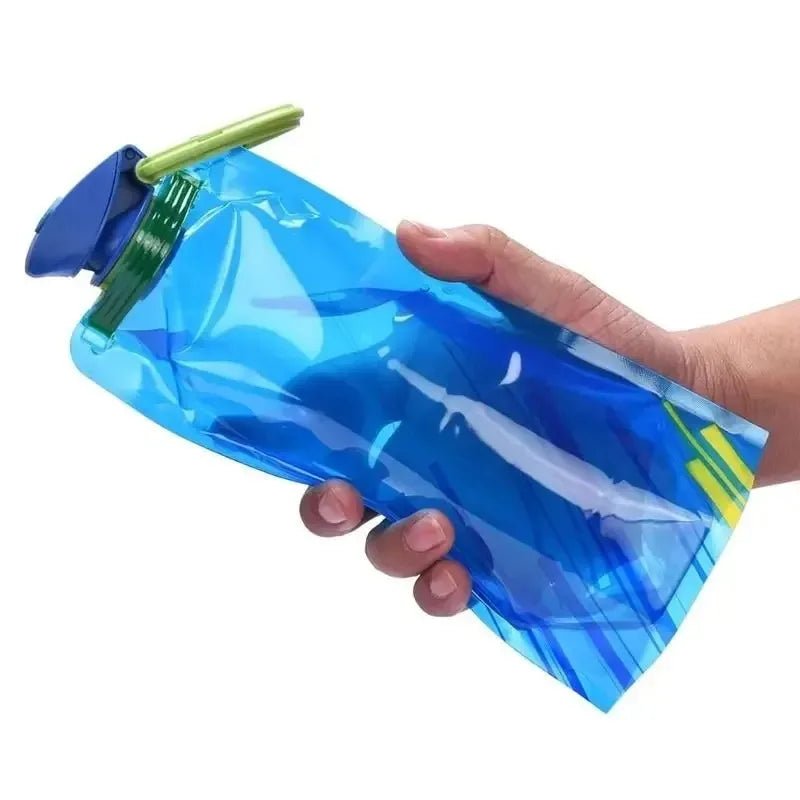 Foldable Water Bottle with Carabiner Clip – 700ml Travel Flask