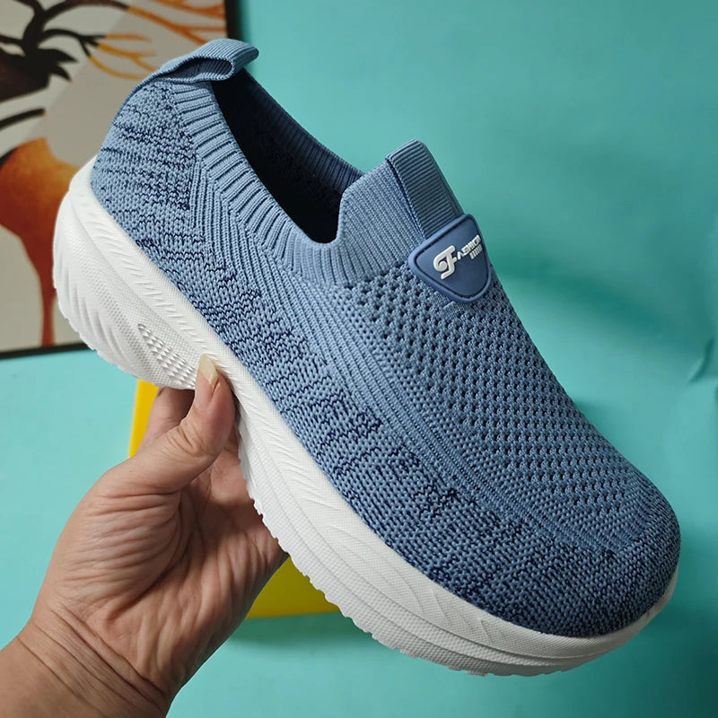 Women's Mesh Shoes - Wide-Toe Lace-Up Pair