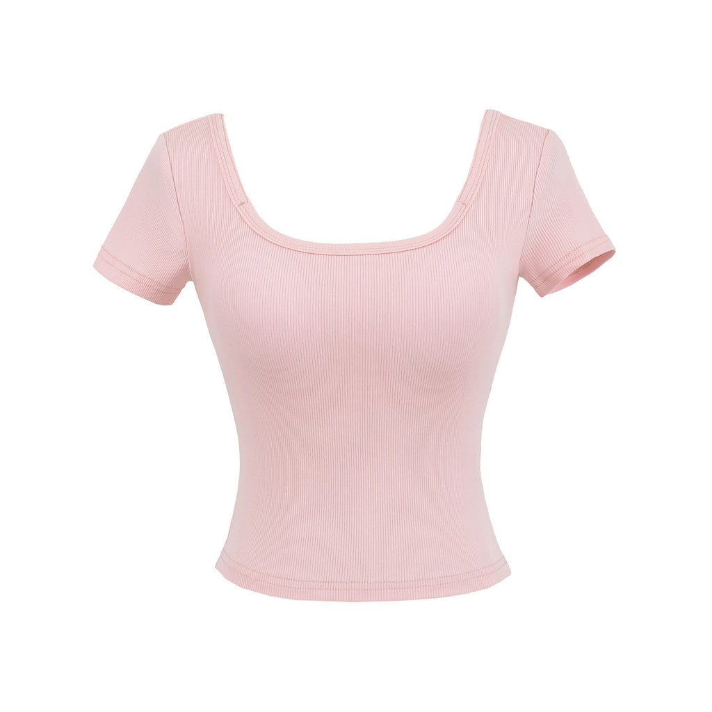 Fitness yoga wearing short sleeved T-shirt.
