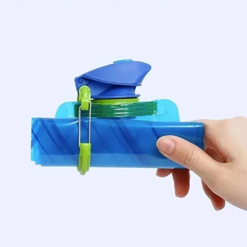 Foldable Water Bottle – 700ml Travel Flask with Carabiner